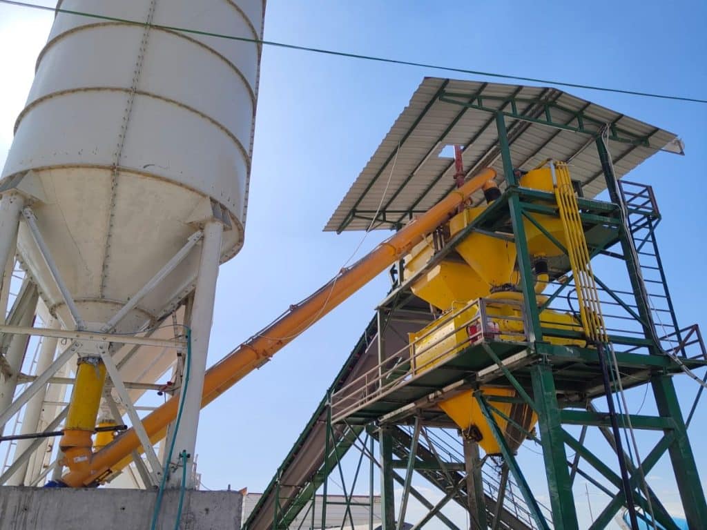 Cement Silo, Screw conveyor.